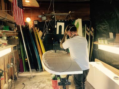 Kunsten å shape surfebrett selv