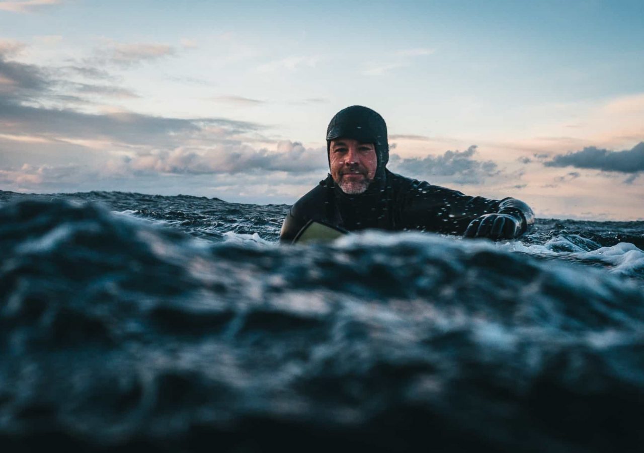 Joel Stephenson, shaper av Infusion surfboards og dedikert slabsurfer. Foto: Mats Kahlstrom