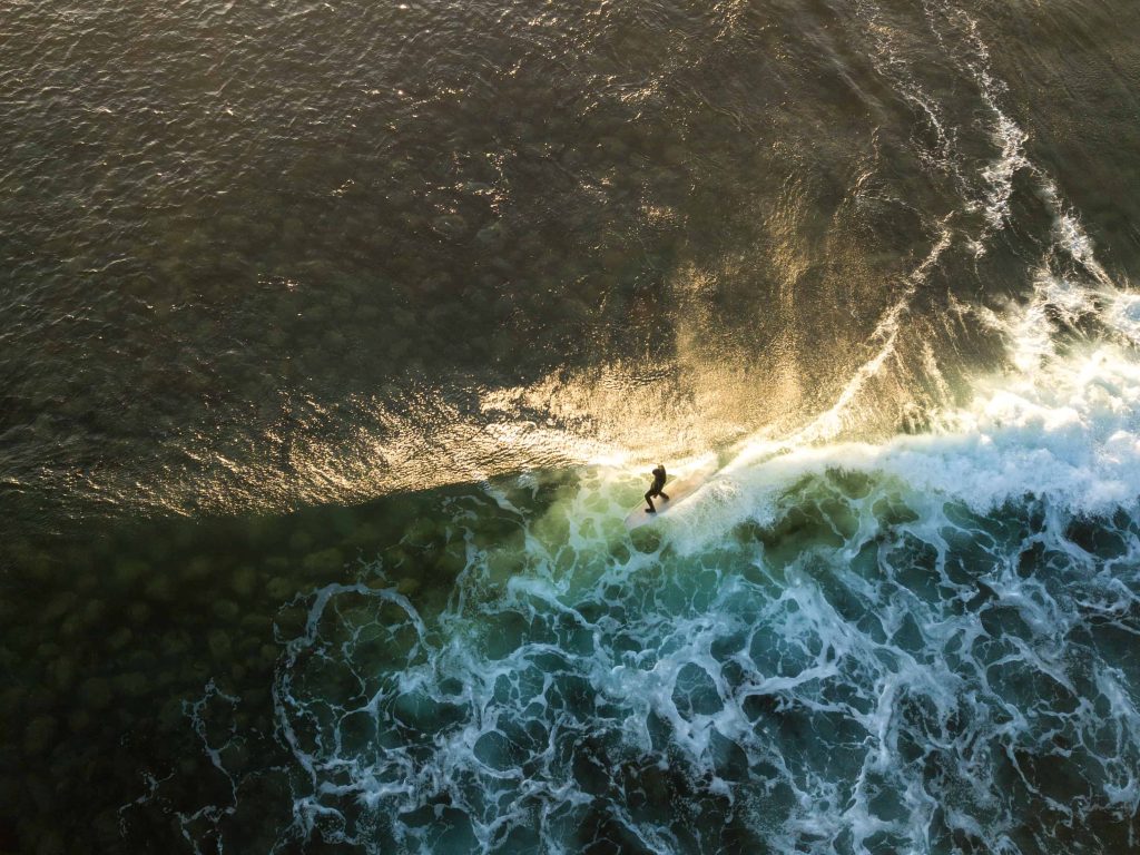 Surf sett fra himmelen med dronefotograf Lindsey Bundschuh