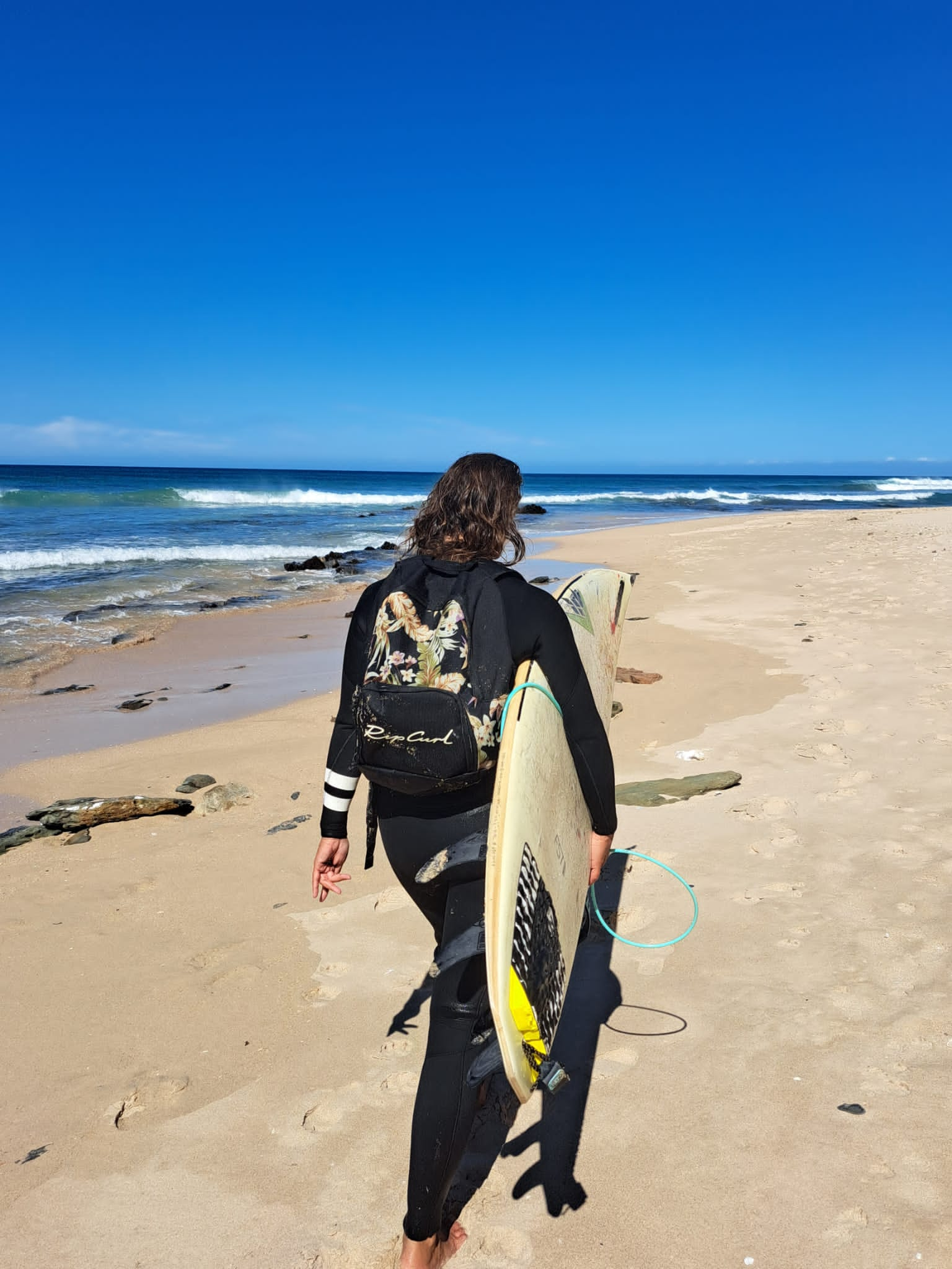 Torunn klar for surf og sjekk. Foto: Roos Hoek