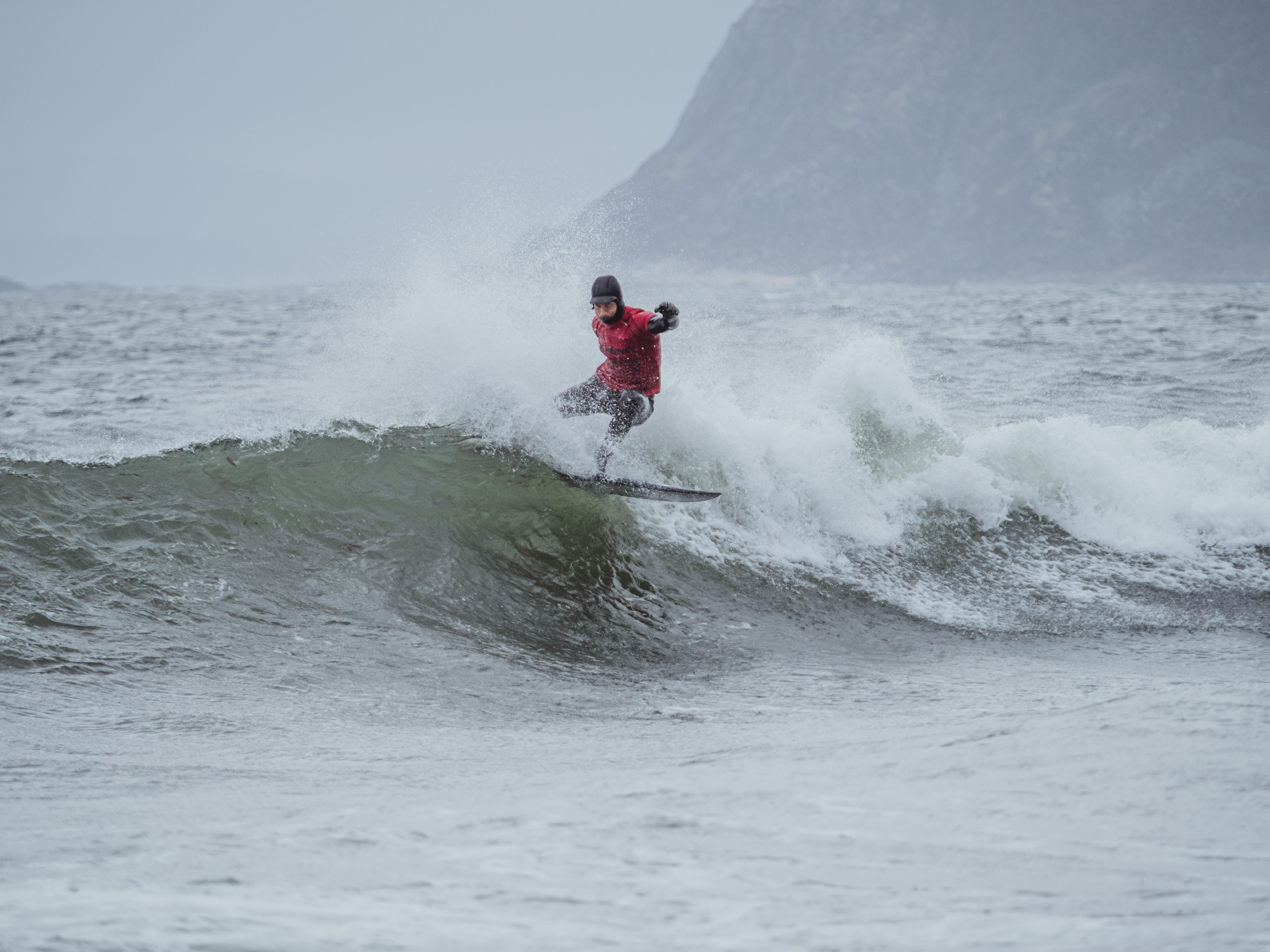 Klemmer til i gråværet. Foto: Mats Hustad X2 Wave Norgescup på Flø