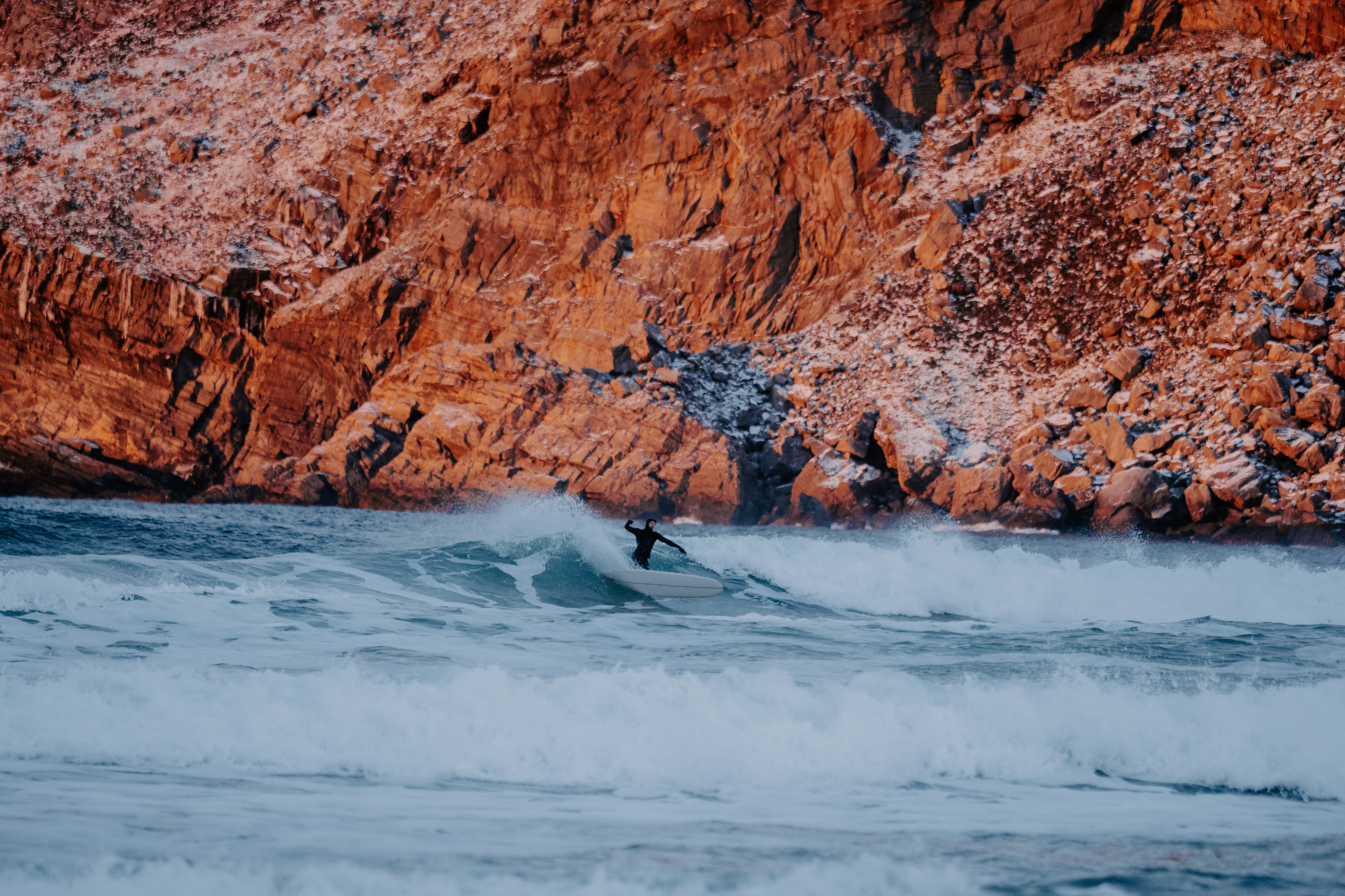 Jeff i kjent stil på longboardet. Foto: Sigve Brochmann Rasmussen Jeff i kjent stil på longboardet. Foto: Sigve Brochmann Rasmussen