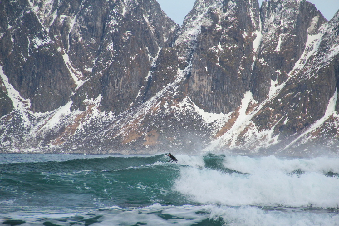 Thea med episk backdrop